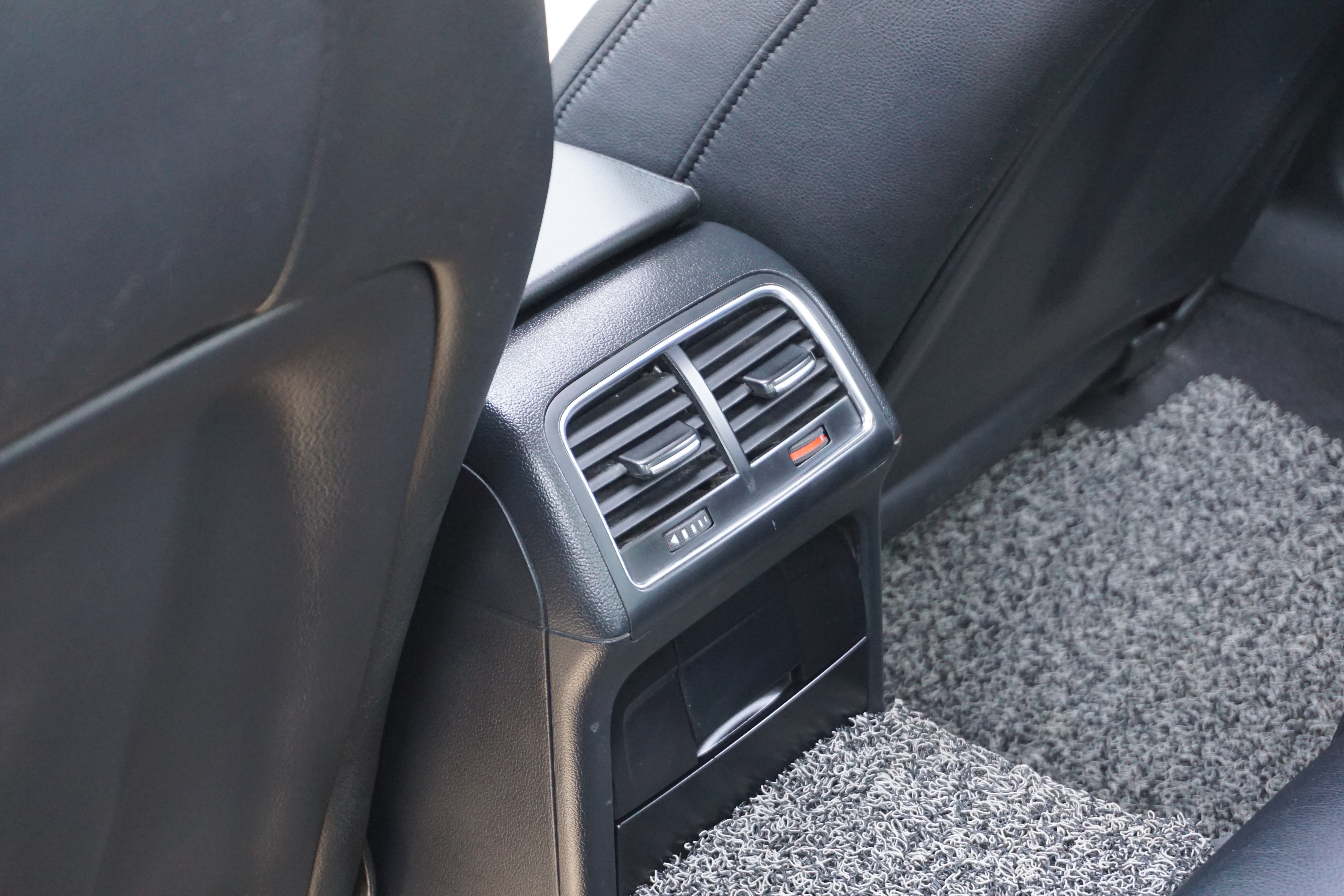 2012年奥迪a4l展示及检测