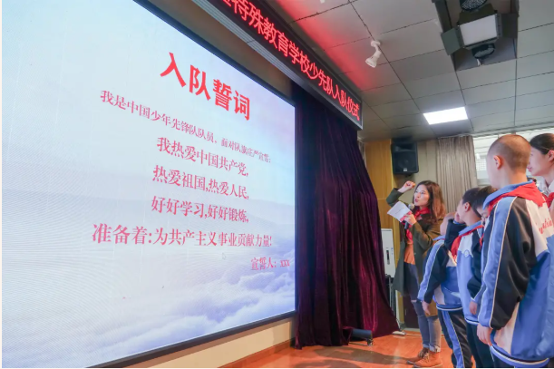 成都市各学校开展“少年先锋队建队日”系列活动
