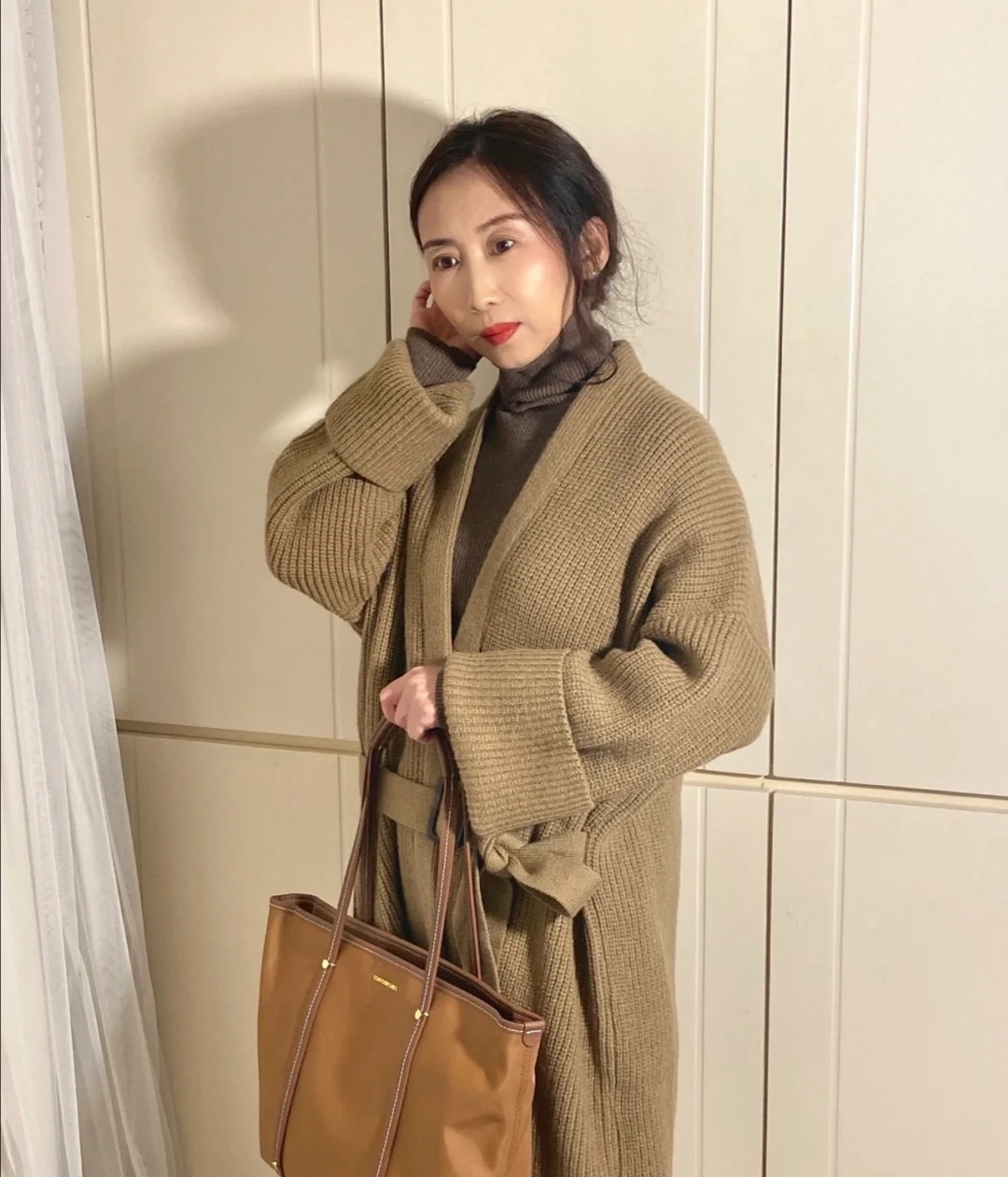 既然已经老气，那就从容面对，不装嫩不做作，穿出优雅搭出时尚感