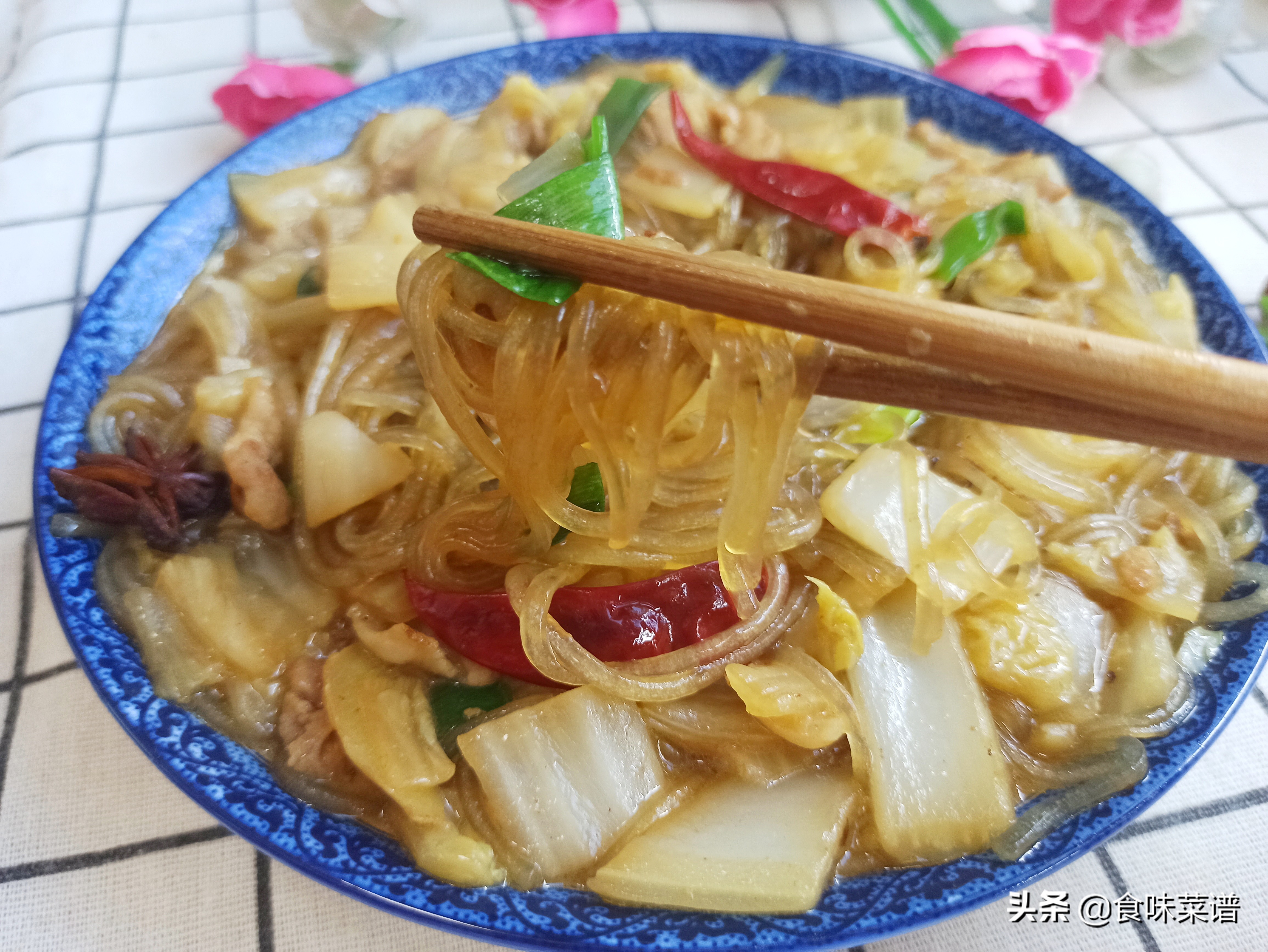 猪肉炖粉条怎么做才好吃？记住3个小技巧，鲜香入味，汤汁都不剩