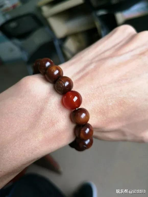 当年花20块钱买的串儿，盘了近9年，身价至少涨了10倍