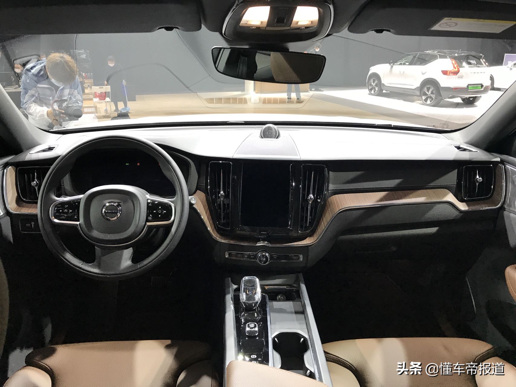 新车 | 换装水晶挡杆升级高德地图！沃尔沃XC60登陆上海车展