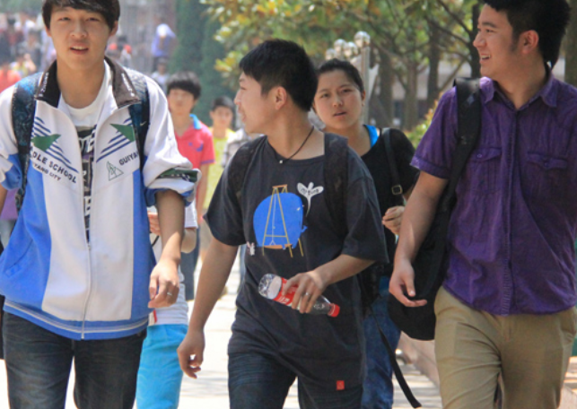 "高中生"和"大学生"的区别,4张图通俗易懂,既无奈又现实