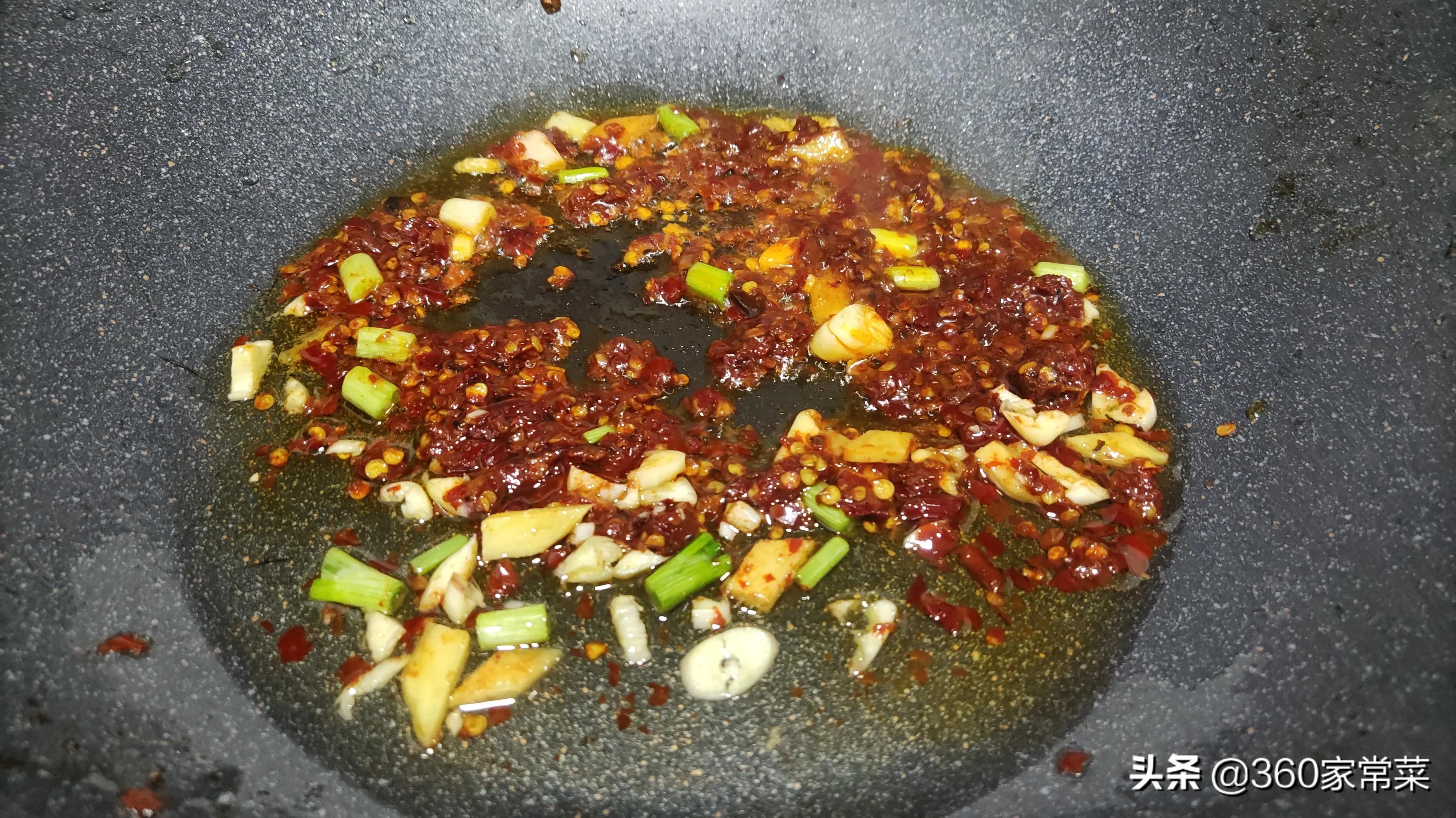 洋葱鱿鱼怎么炒（家常版洋葱爆炒鱿鱼制作教程）