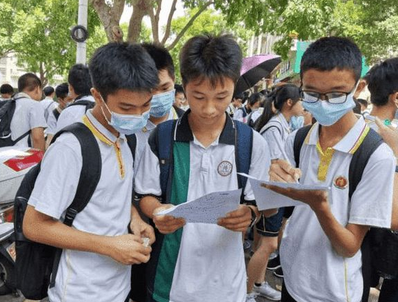 中考迎来新政策，初中生2023年或可“直升高中”？家长要提前了解