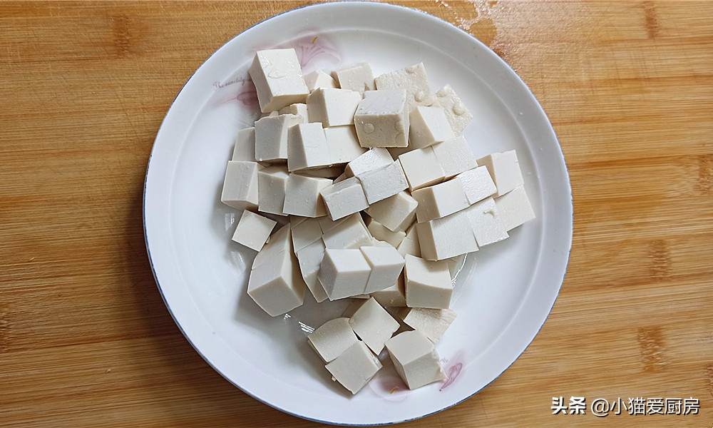 家常溜豆腐这么做，味道鲜美做法简单，比红烧肉还香，特别好吃