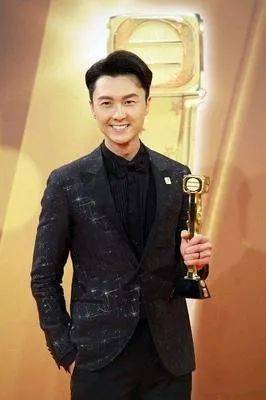 “盲侠大律师”王浩信：二获TVB视帝好风光，曾在妻子孕期出轨