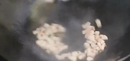 白鲢鱼，最便宜的鱼，被忽略的鱼，鱼肉细腻鲜美，家常美味烧制