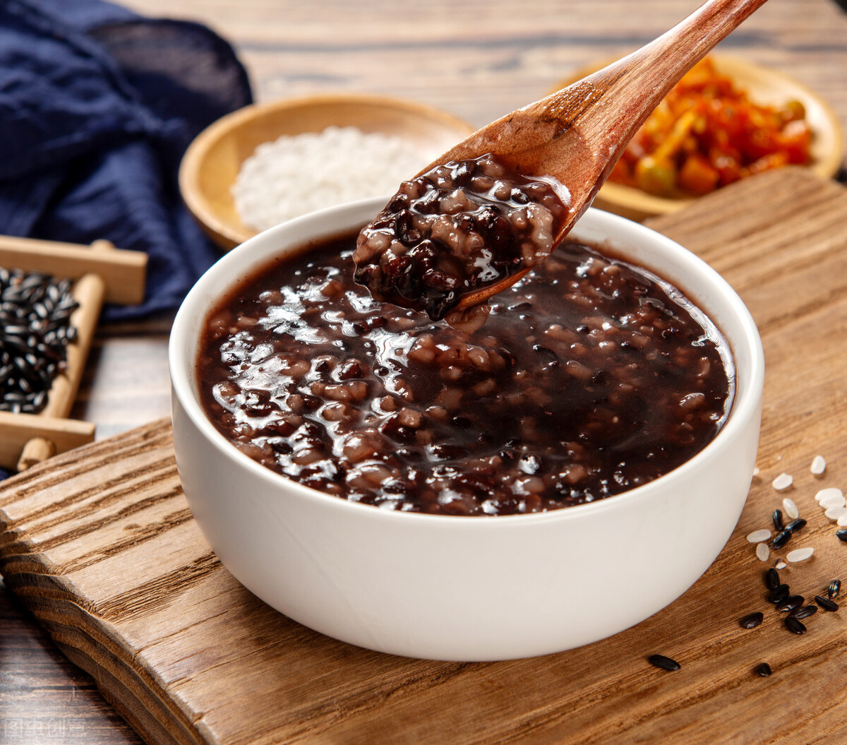 小苏打和食用碱有啥不一样？很多人不懂怎么用，看完后别再用错了