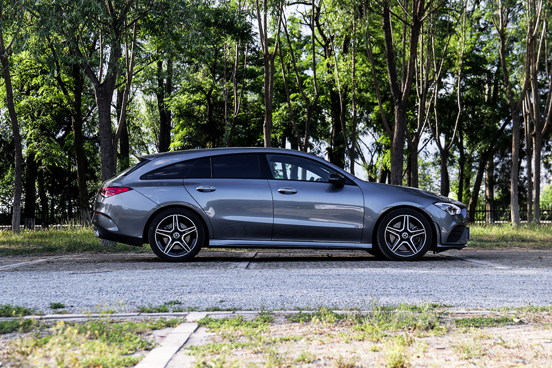 对于颜值这件事我觉得奔驰cla shooting brake完全有和大哥cls