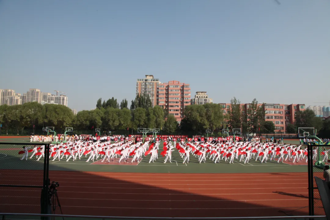 心有山河 且行且歌——太原市外国语学校教育集团秋季田径运动会开幕