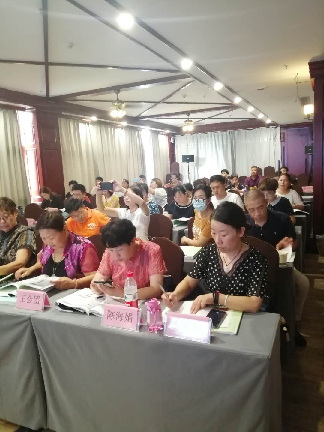 洛阳市养老机构护理员培训班今天下午圆满结束