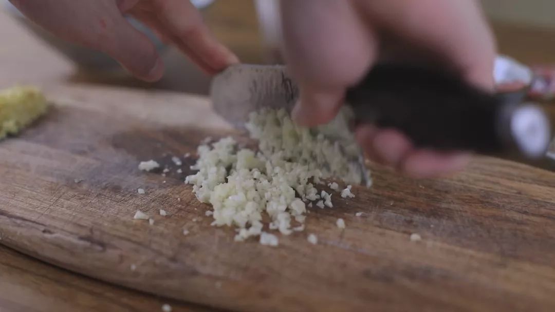 土豆粉怎样才好吃？浇头最重要，这样做酸辣过瘾连汤底都喝干