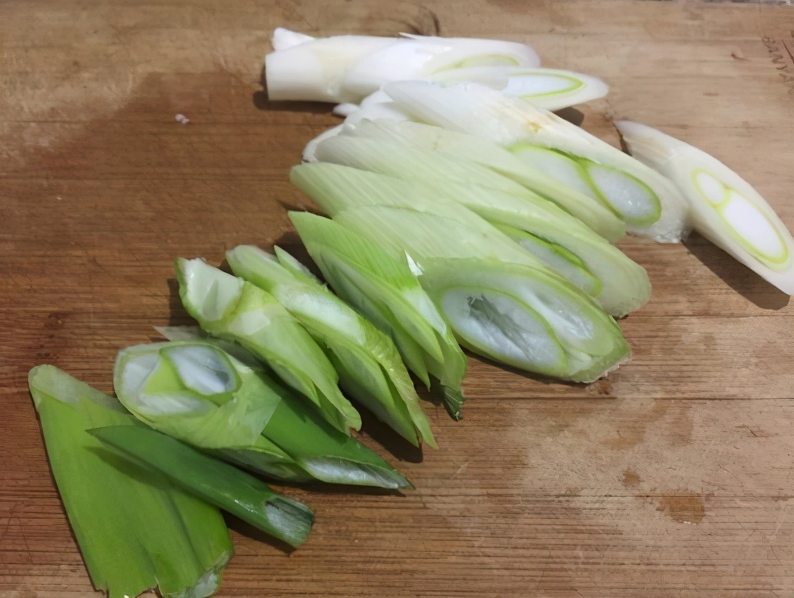 排骨汤怎么炖最好喝？记住4个小细节，汤鲜肉嫩，清爽不油腻