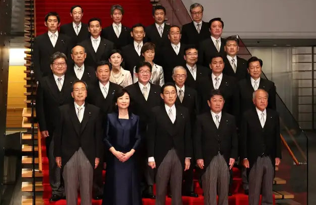 11月10日，日本政府全體辭職；安倍計劃訪台，並祭拜“台獨教父”