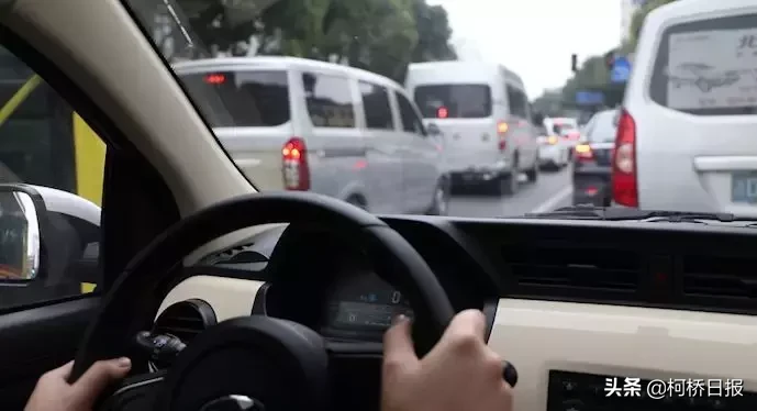 “这车子没P档啊!”我们刚租了辆共享汽车,发现……