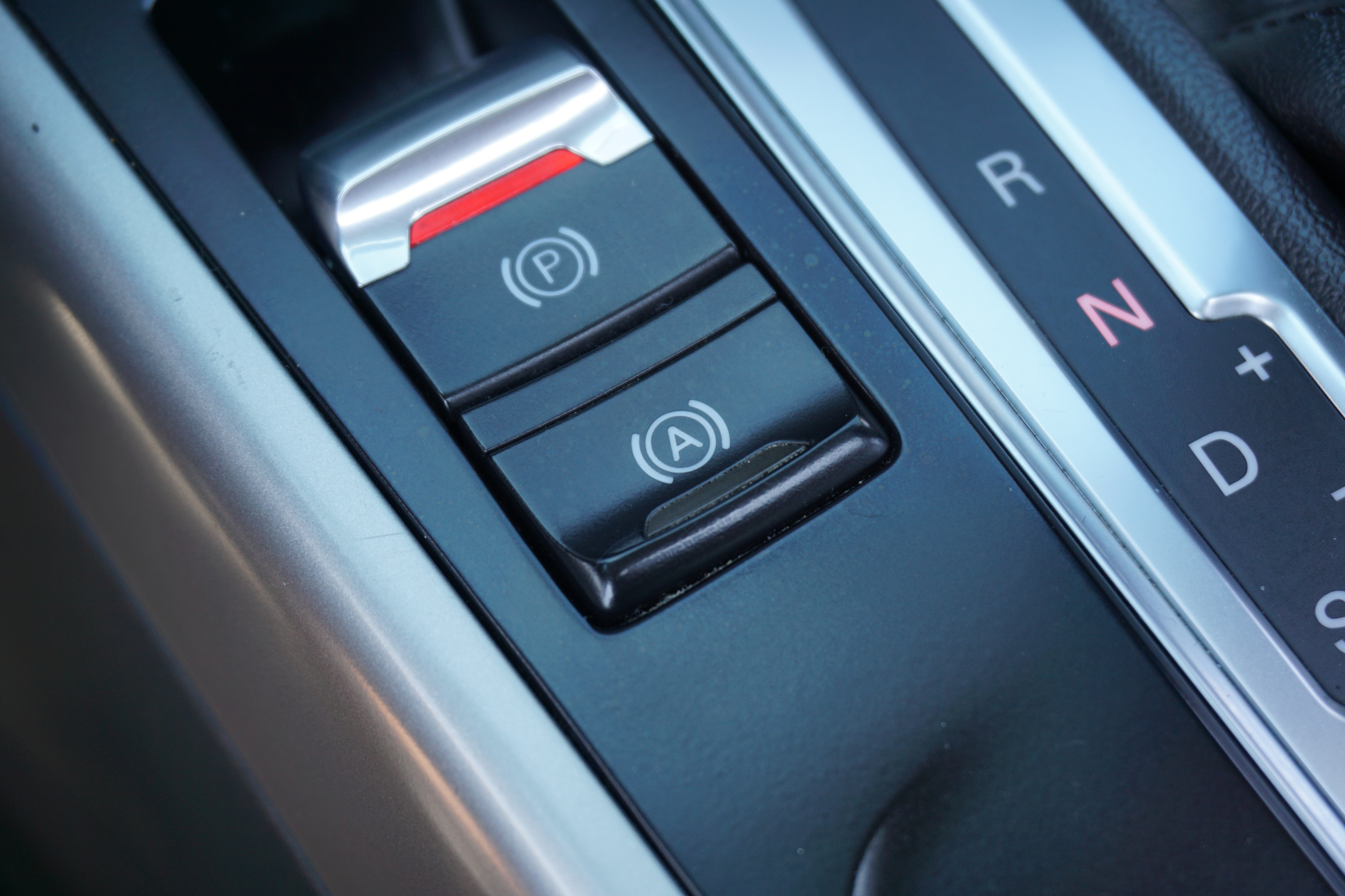 奥迪防侧滑灯怎么消除(2012年奥迪a4l展示及检测) - 四帝国车市