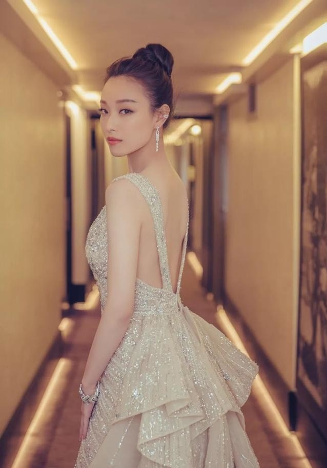 刘诗诗倪妮美丽的“天鹅颈”，平时是如何“护理”的？