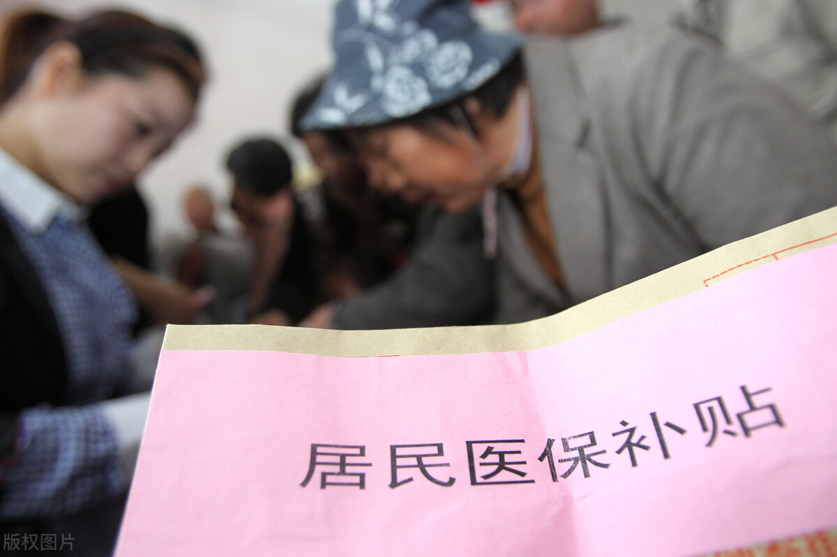 在老家交的居民社保，退休时可以并入职工社保待遇吗？