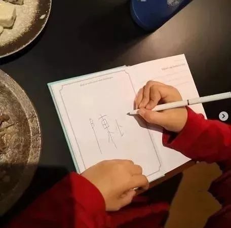 有没有什么方法可以帮助孩子改正总是写反字的毛病？答案是：有