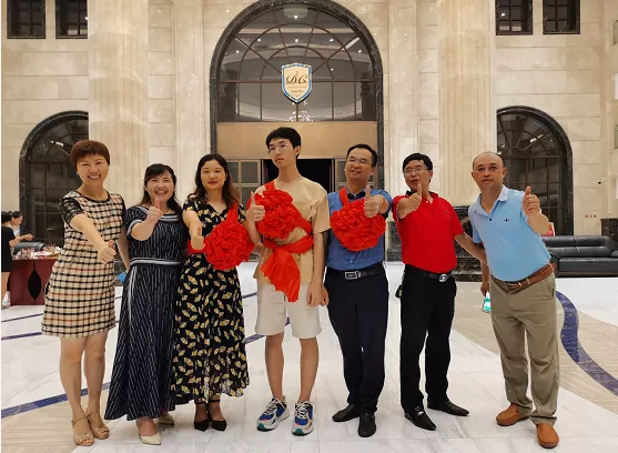 高考702分，宜宾裸分第一！虎妈猫爸如何炼成淡定的学霸儿子？