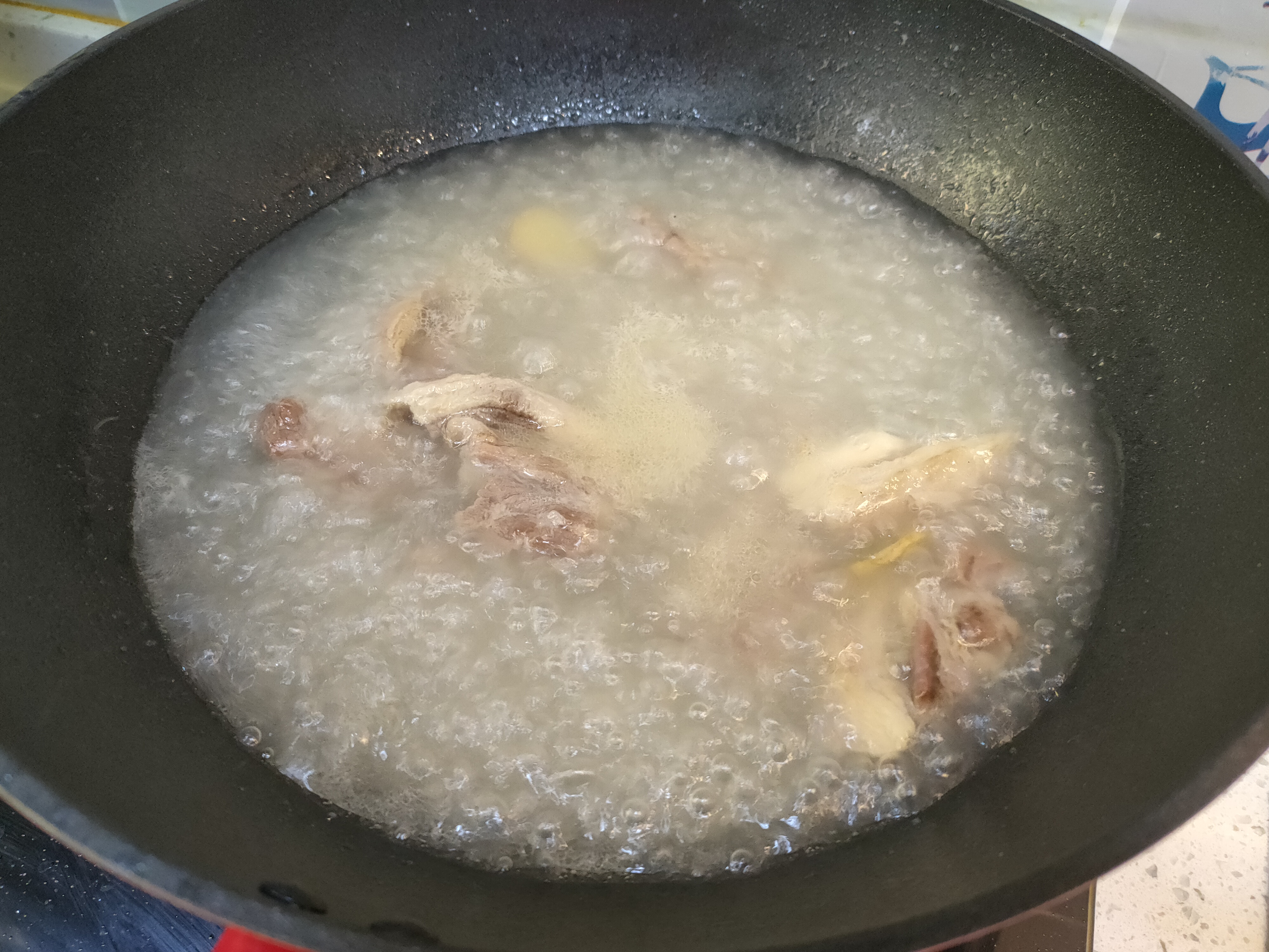 家庭羊肉汤怎么做好喝（家庭羊肉汤怎么做好喝做羊汤需要什么佐料）