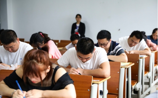 大学里“容易挂科”的学科，考60分就心满意足，要什么自行车