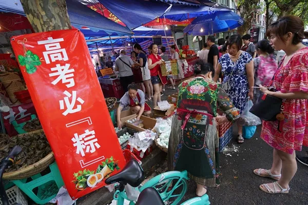 不是每一年高考都在“678”！这些特殊的高考日期，每一次都是见证历史！