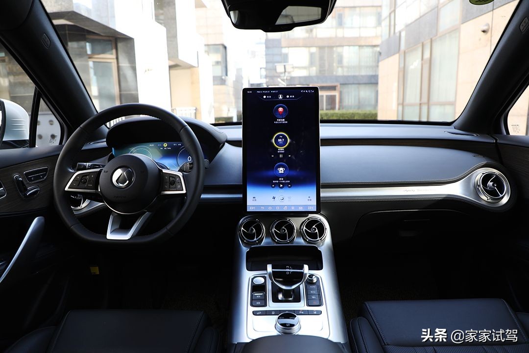 优雅与性能兼备，试驾腾势X 纯电旗舰版