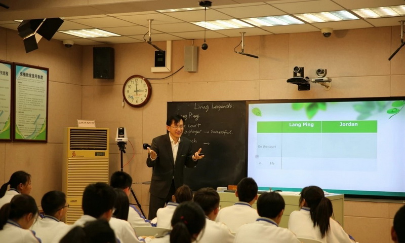 分析大学口译教育面临的问题，积极推进大学口译教育方法的改革