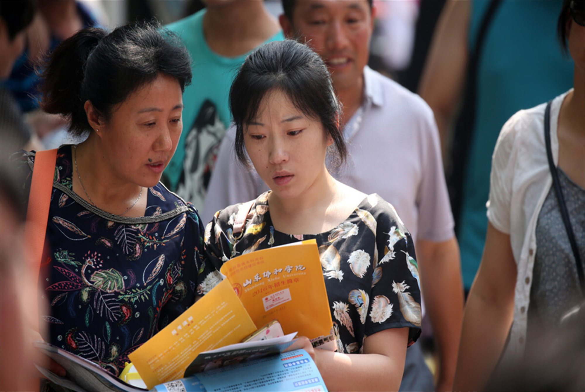 21高考二本投档线出炉，最高和最低相差200分，有的学校报名就要