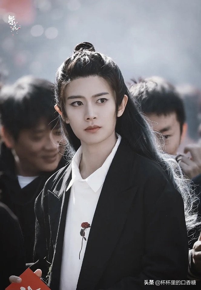 9是帅微博(10位男星束发vs披发!