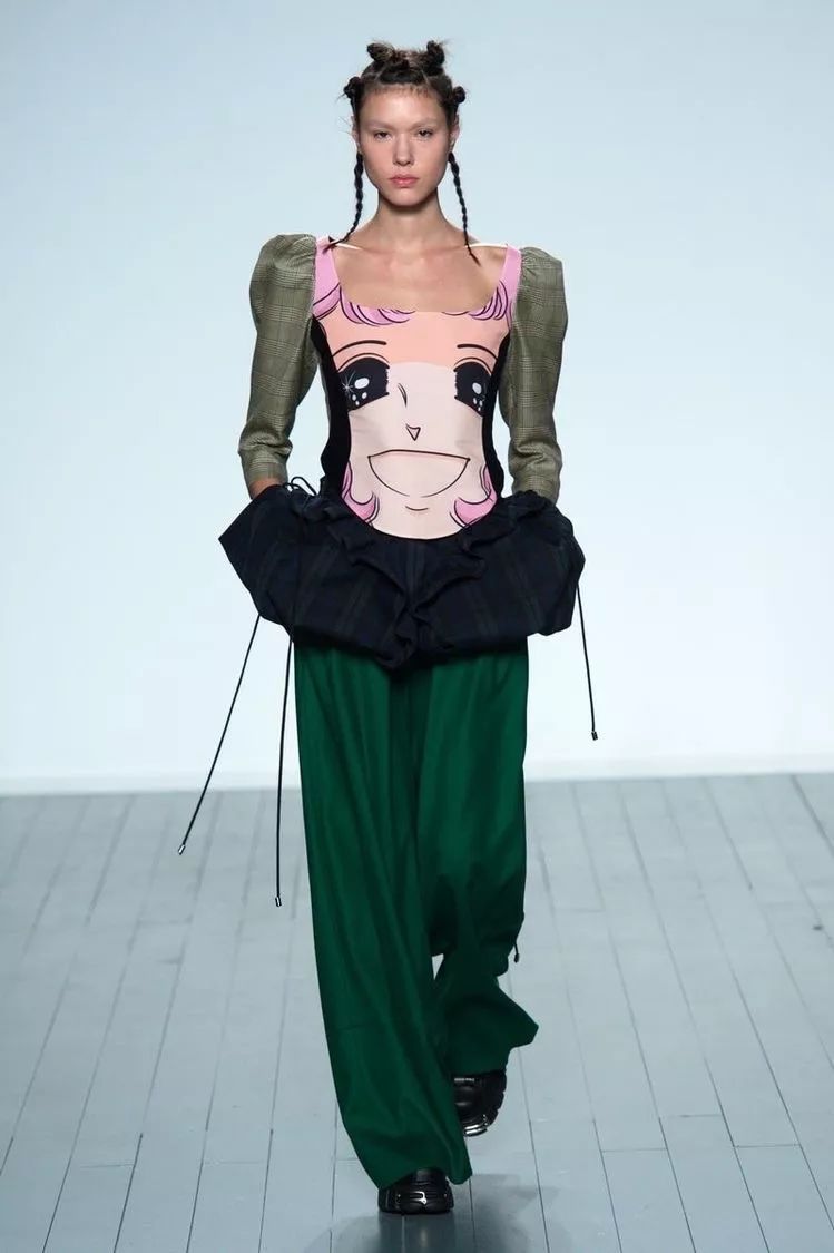 “以前看不起ACG，现在恨不得全身ACG。”