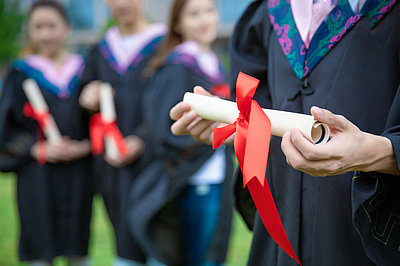 在职研究生属于学位教育还是学历教育？