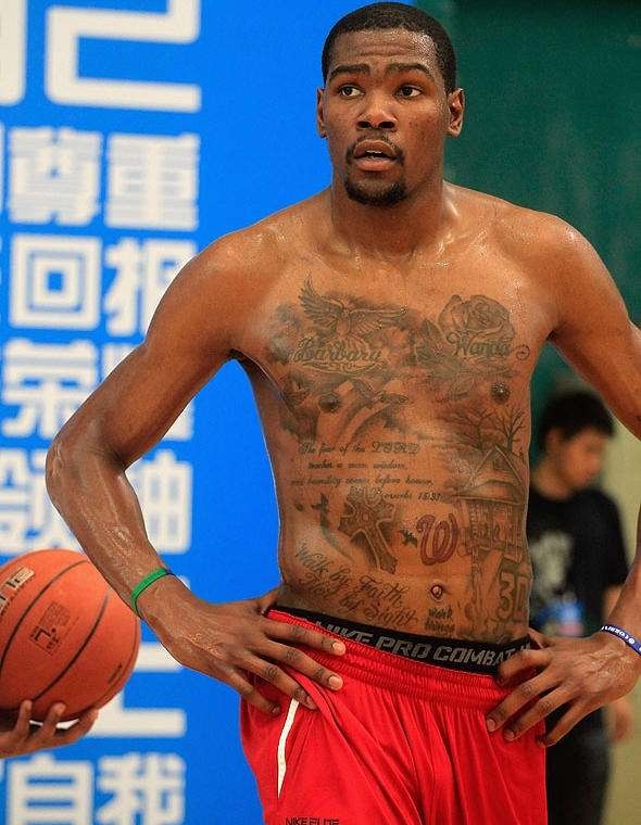 为什么nba球员只胖肚子(NBA球星也有肚腩？汤神养伤养出肚腩，微微鼓起！网友：伙食不错)