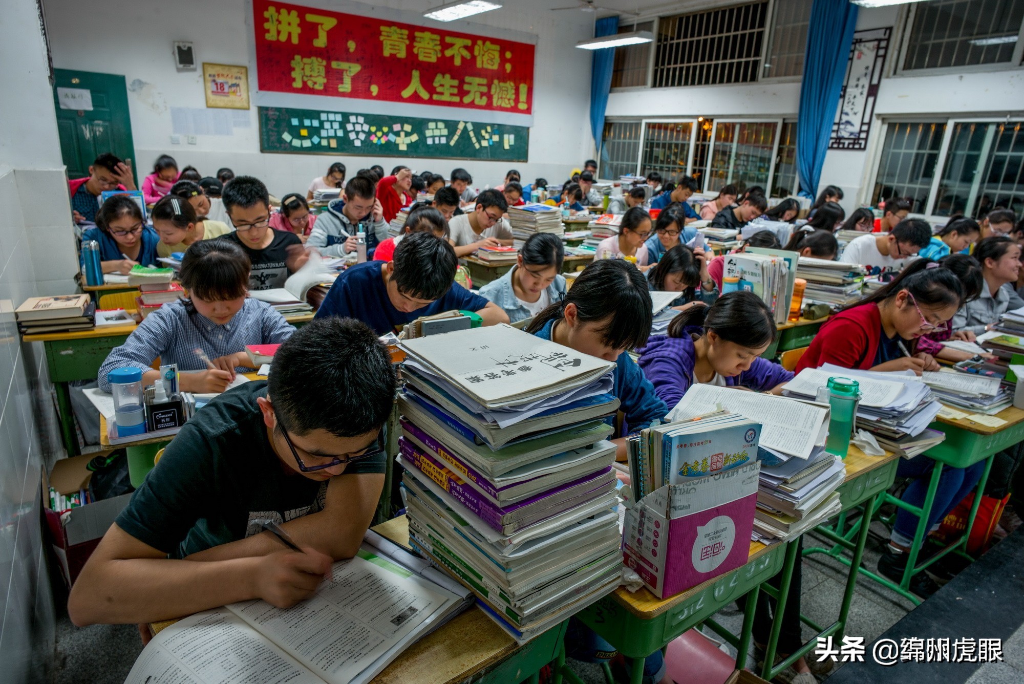 ​绵阳700分+牛人全省1/5，600分+优生全省1/3！高考照耀绵阳奋斗