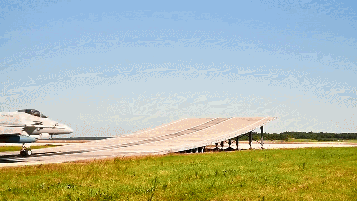 ��-35����½�ϻ�Ծ��̨�������޲������ɽ������Ҳ��װ����-35