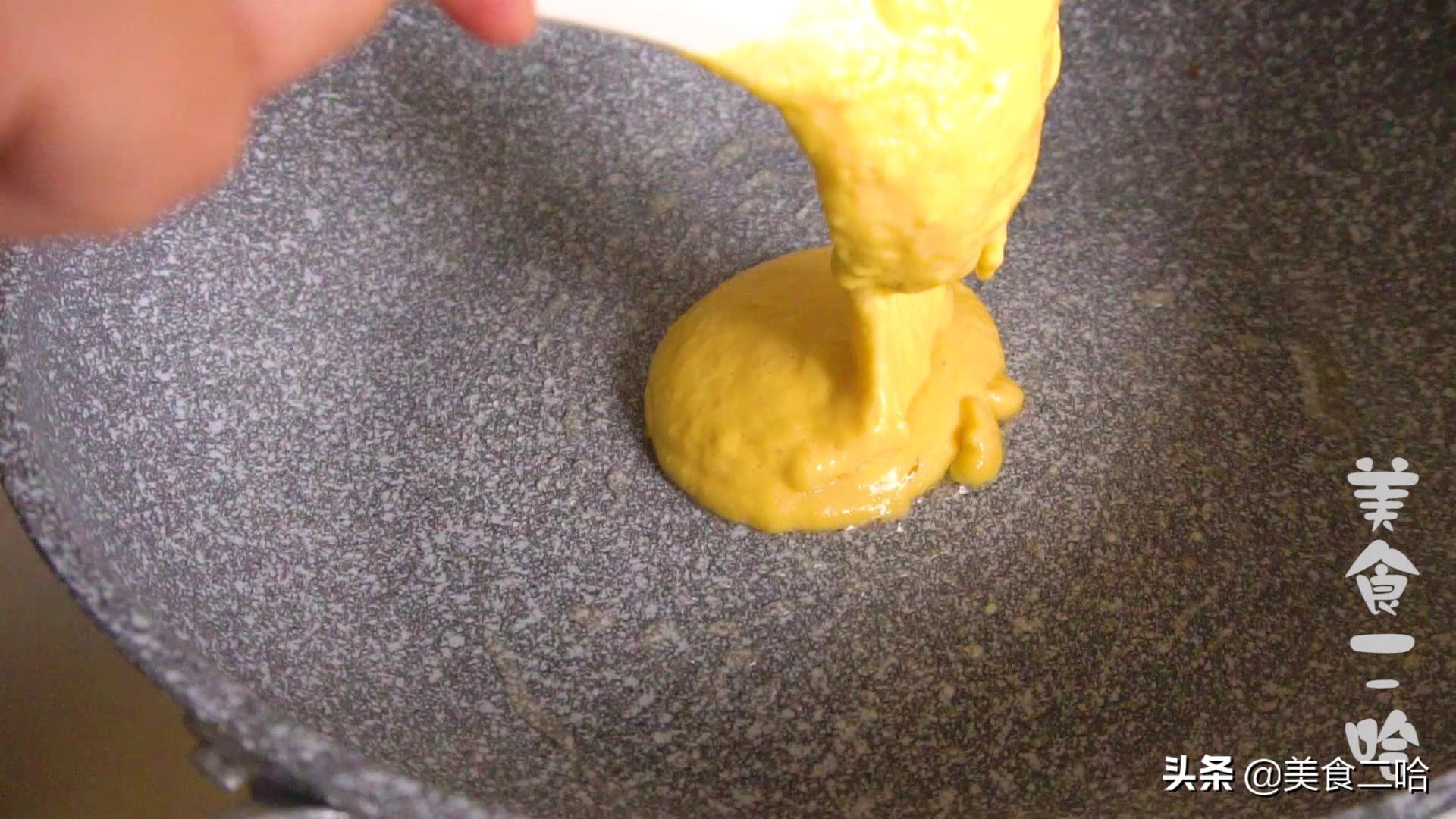 玉米面发面饼做法，手不沾面也能烙饼子，蓬松柔软，是我爱的味道