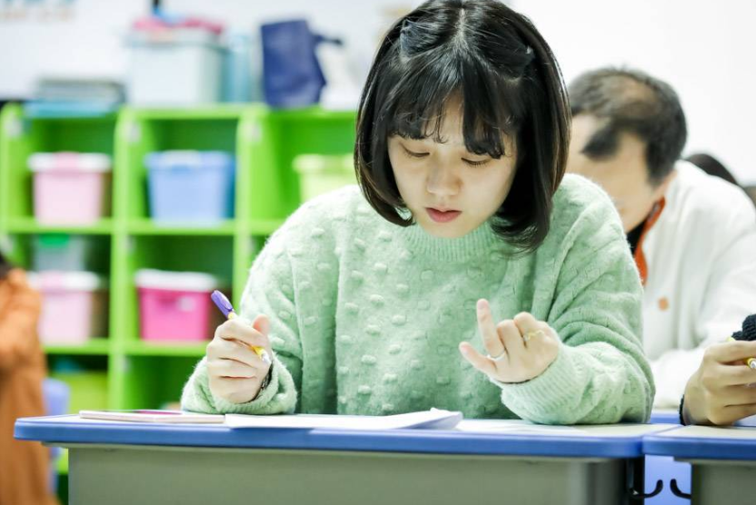 孩子参加高考，家长是否有必要在场外陪考，看看学霸家长咋说