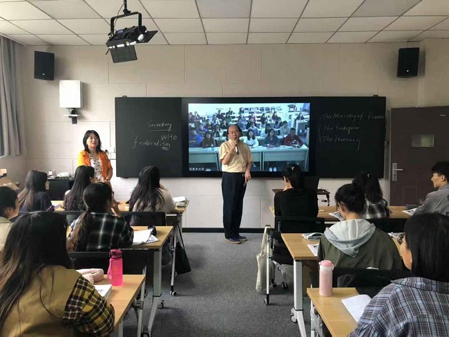 首门全程同步直播课！陕西女老师