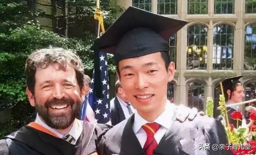 他是耶鲁大学高材生，毕业后回国当村官，月薪仅千余元却无怨无悔