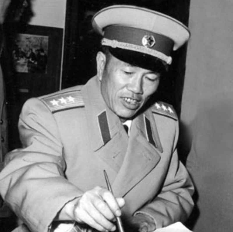 1949年，一名小战士看报后给邓华写信：邓华司令，你是我爸爸吗？