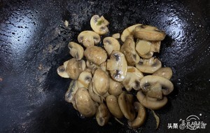 比肉好吃的素菜菜谱，清炒口蘑菇，简单美味营养，10分钟搞定