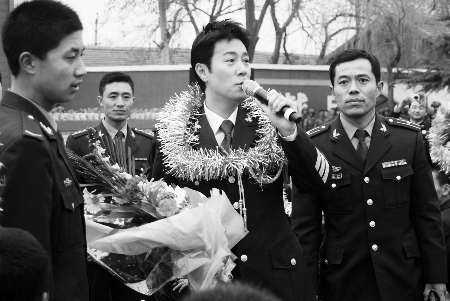 10位拥有军衔的明星,潘长江身高1.5米,杜旭东出演反派深入人心