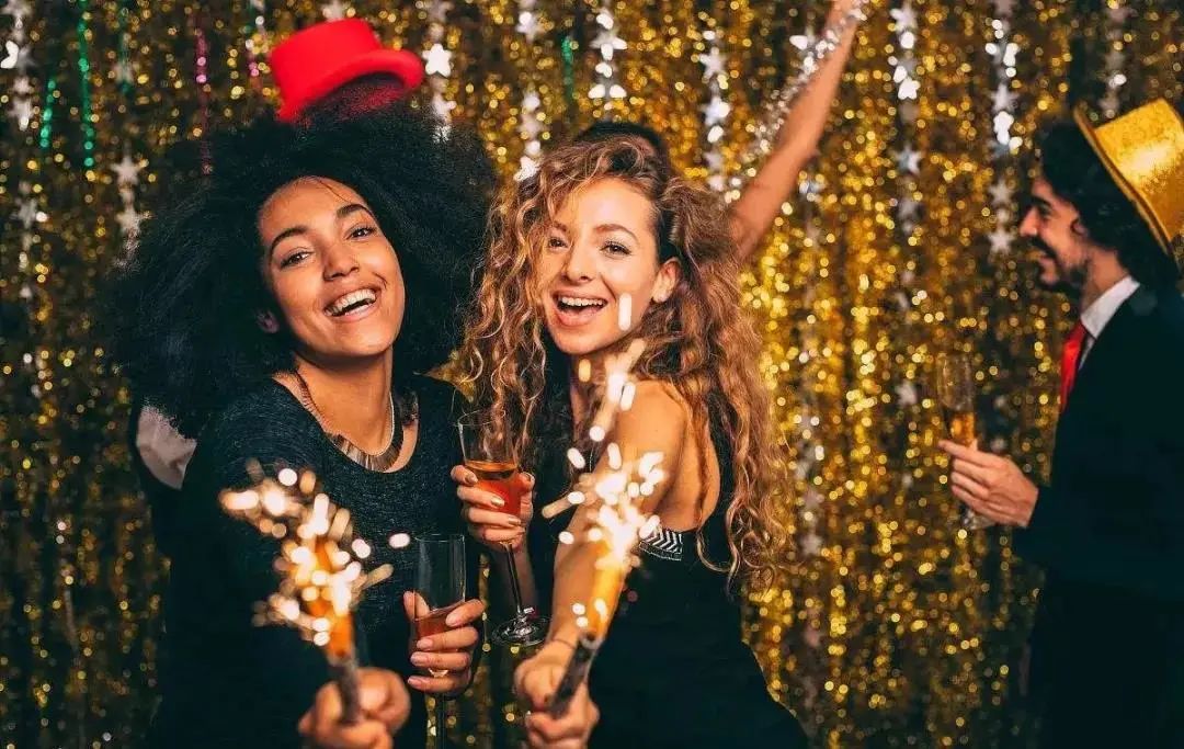 年会预定 | N+1种选择，不如选择一站式宴会服务