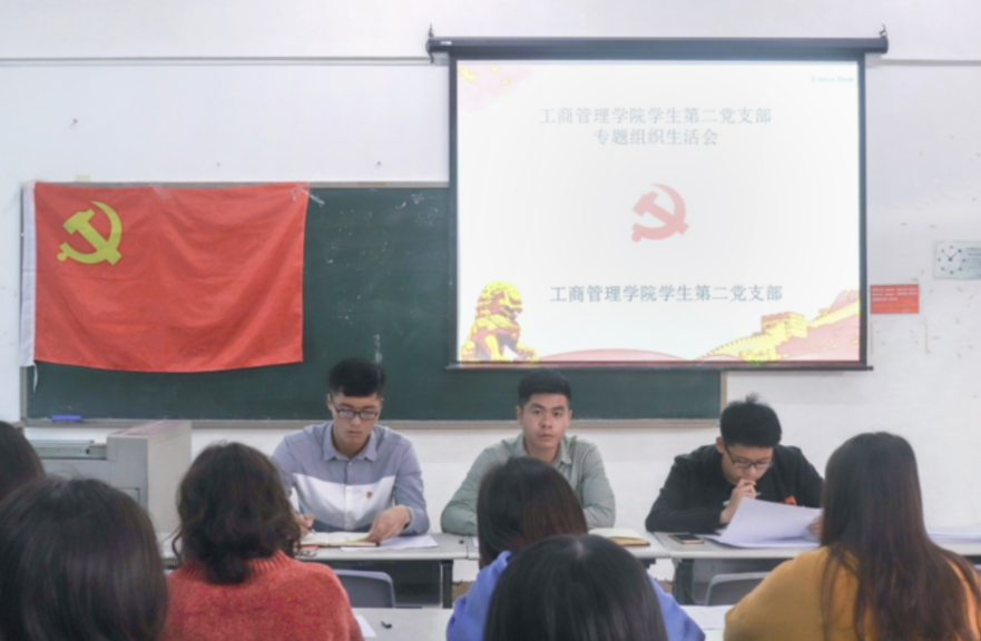 大学生入党有诸多优势，想要顺利入党，学生应该先了解决定权在谁