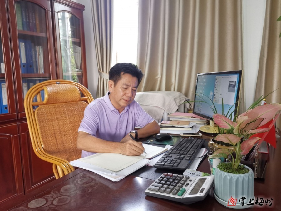 献礼第36个教师节 · 梅州日报特别报道：躬身教坛育桃李 不忘初心薪火传