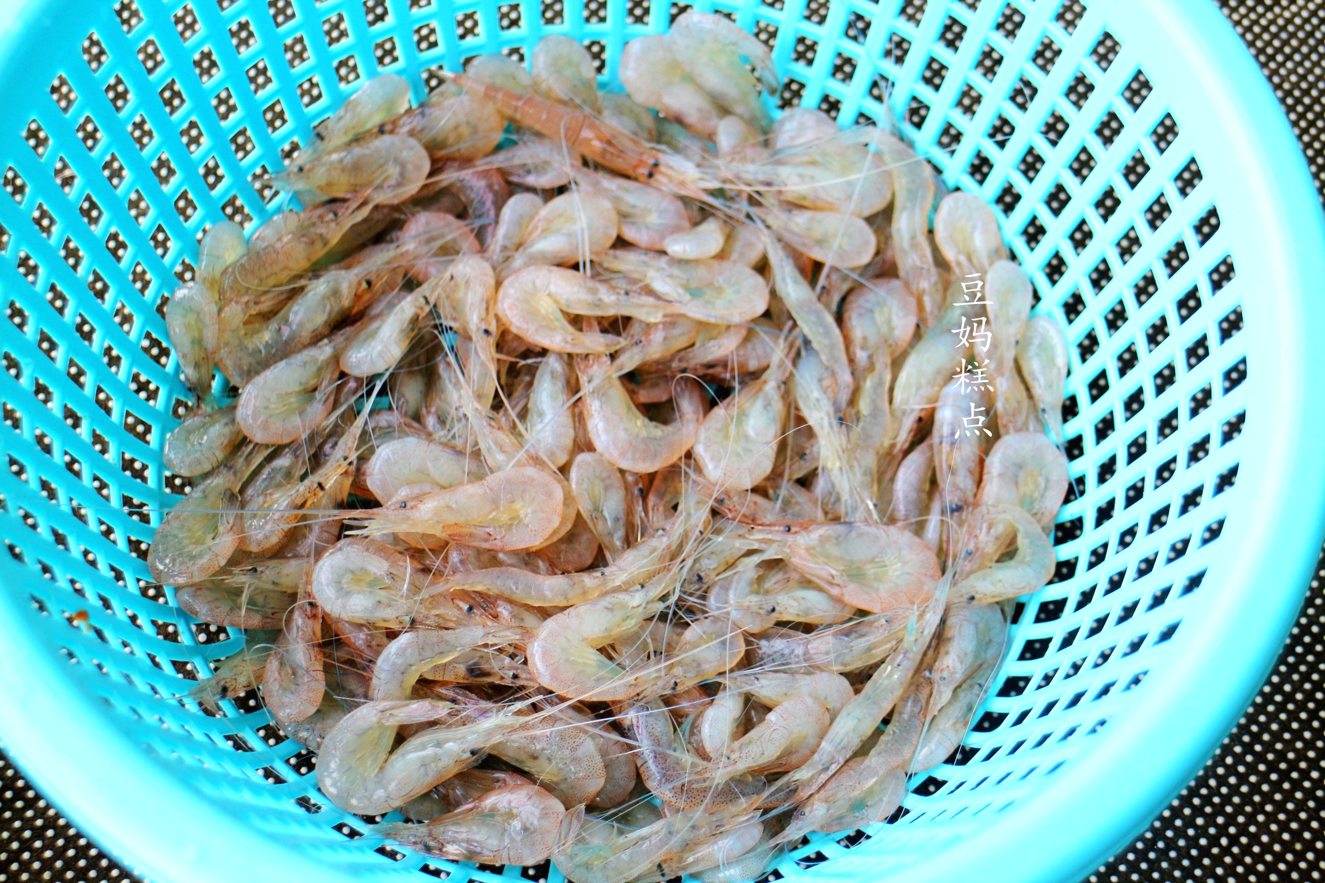 韭菜炒河虾，4月正当吃，鲜香味美，特别适合孩子