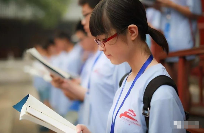 浙江女生高考719分，用5个字拒绝清华大学邀请，选择了心仪的高校