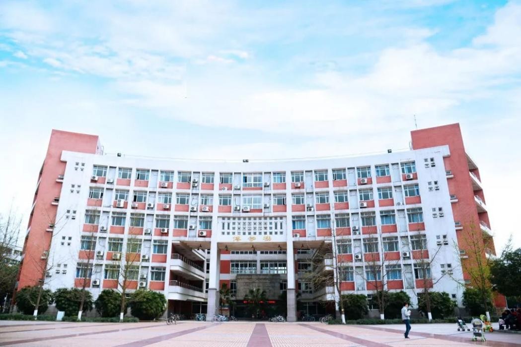 院士坐镇！坐拥全国第一学科，四川这所大学，还藏有绝美风景